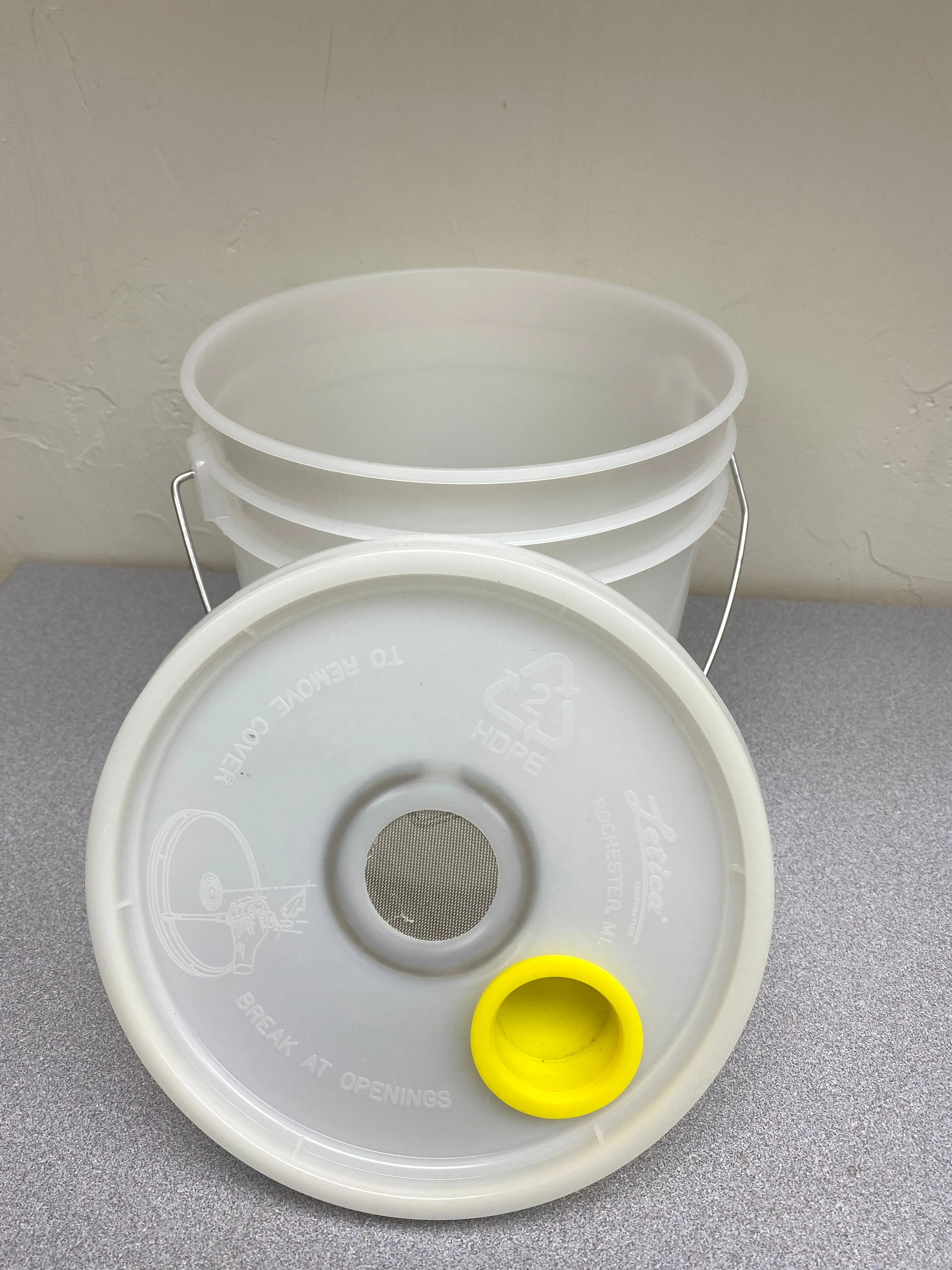 1 Gallon Bucket Feeder