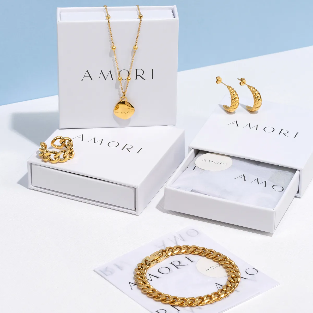Amori Compass Necklace, Gold