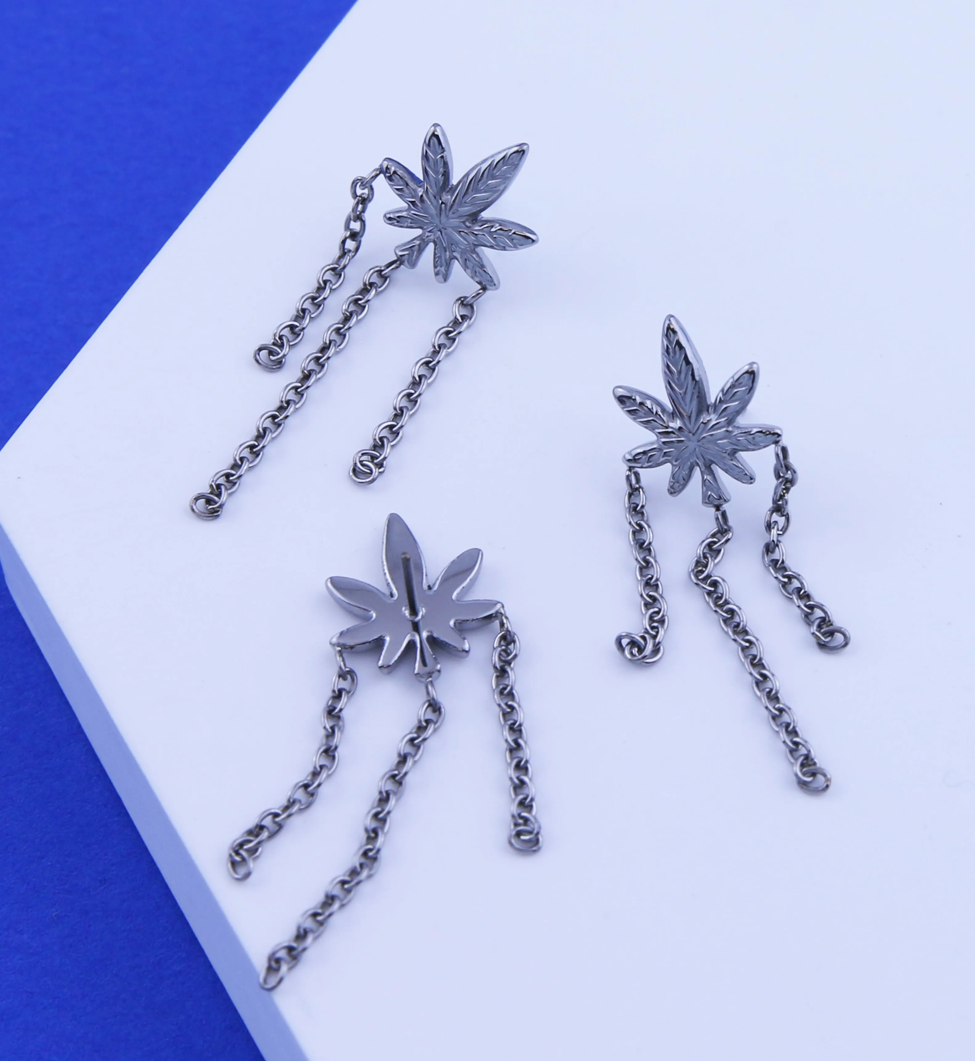 Cannabis Leaf Triple Dangle Chain Titanium Threadless Top