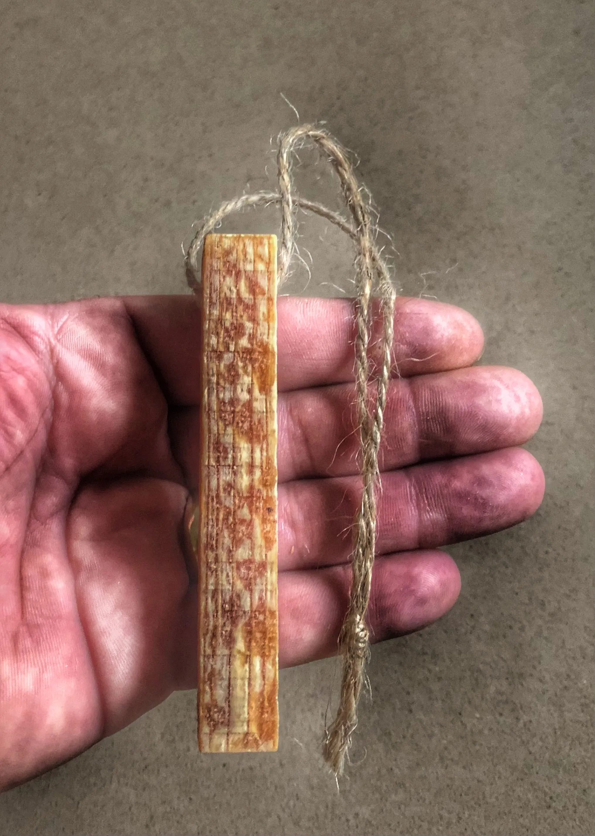 FATWOOD TINDER BLOCK WITH JUTE TWINE LANYARD