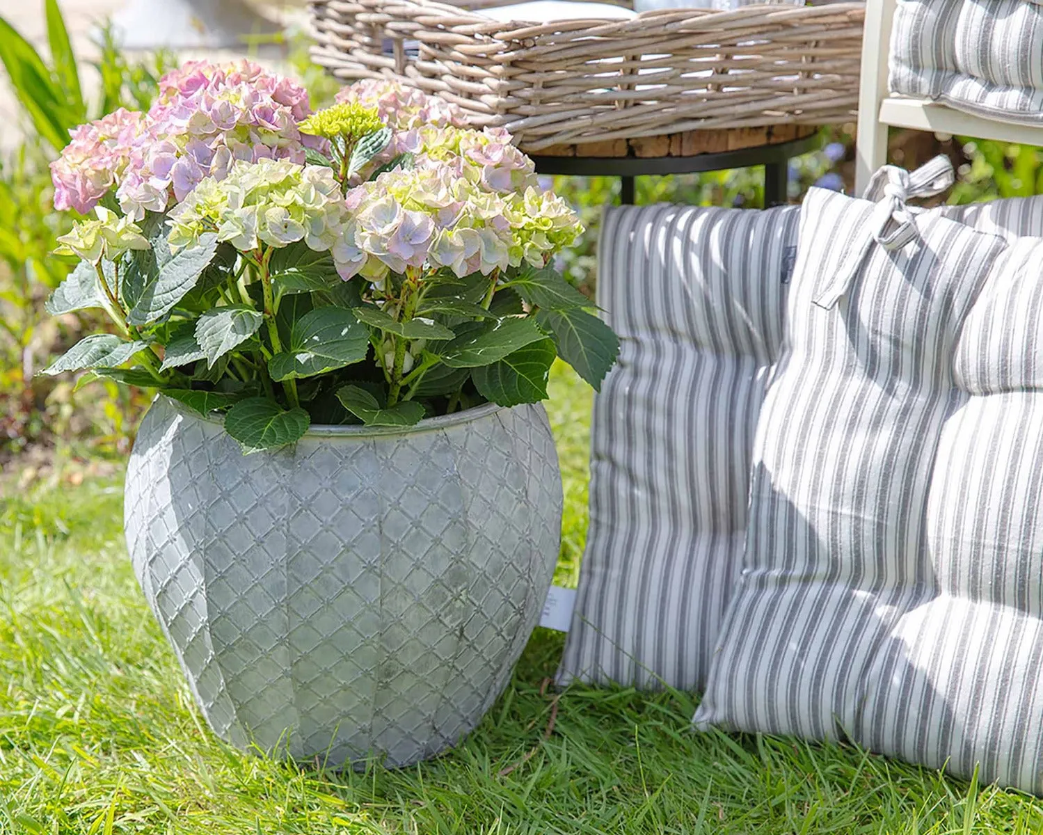 Set of 3 Textured Metal Planter Tubs